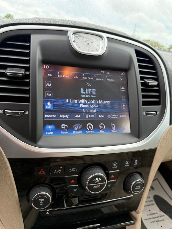 2013 Chrysler 300 Image 10