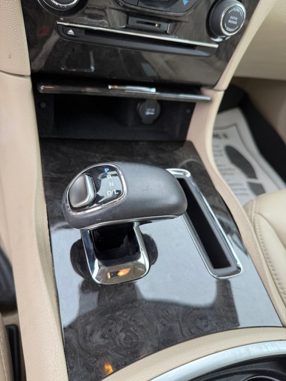 2013 Chrysler 300 Image 11