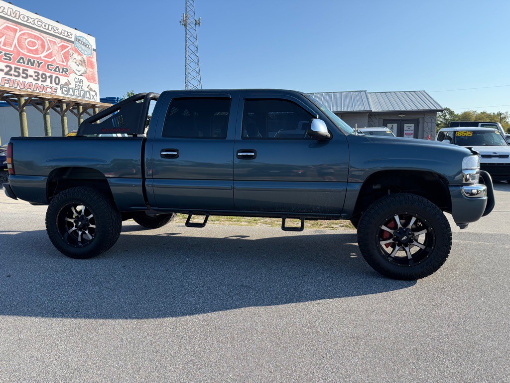 2007 GMC Sierra Image 2