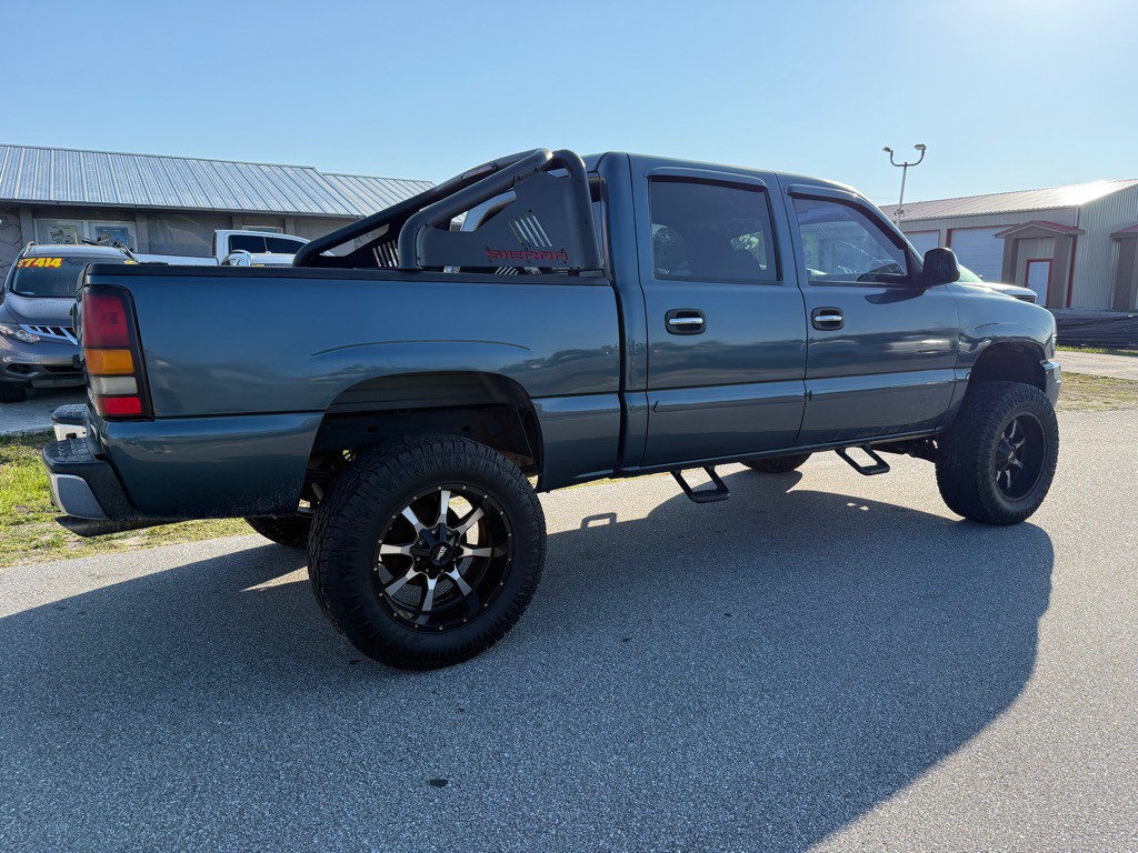 2007 GMC Sierra Image 3