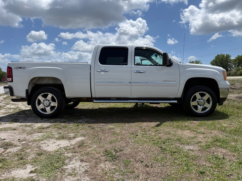 2013 GMC Sierra Image 2