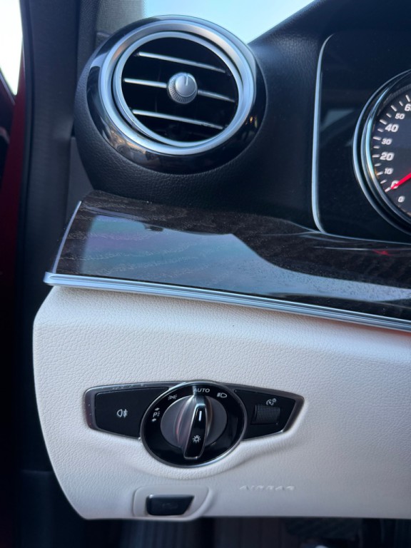 2019 Mercedes-Benz E-Class Image 21