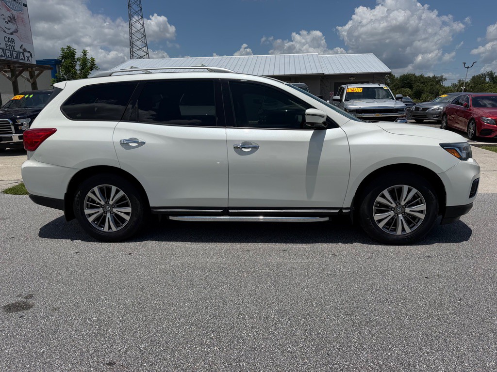 2018 Nissan Pathfinder Image 2