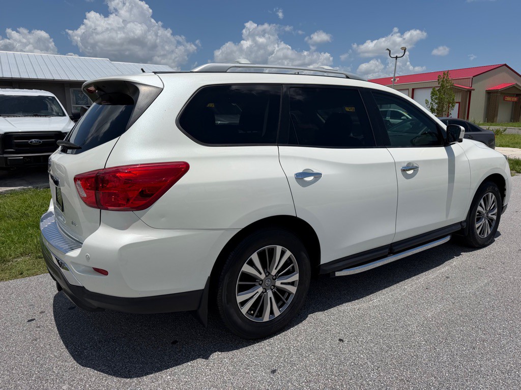 2018 Nissan Pathfinder Image 3