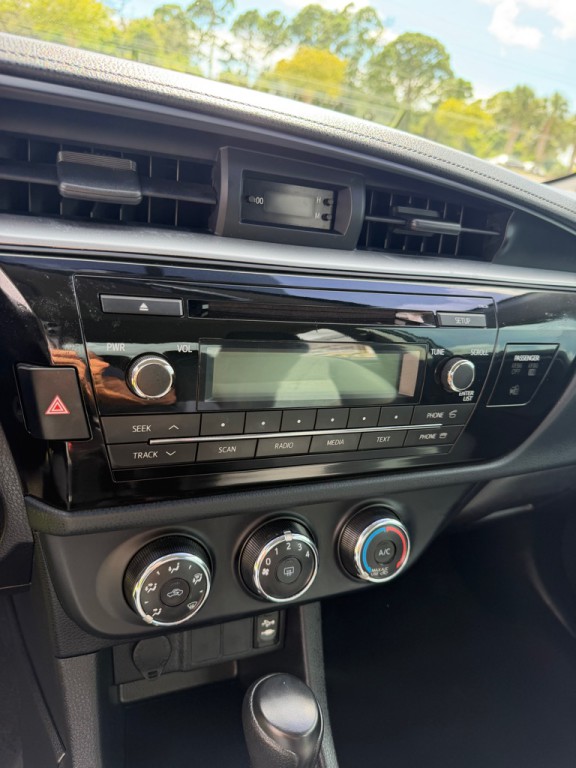 2015 Toyota Corolla Image 13