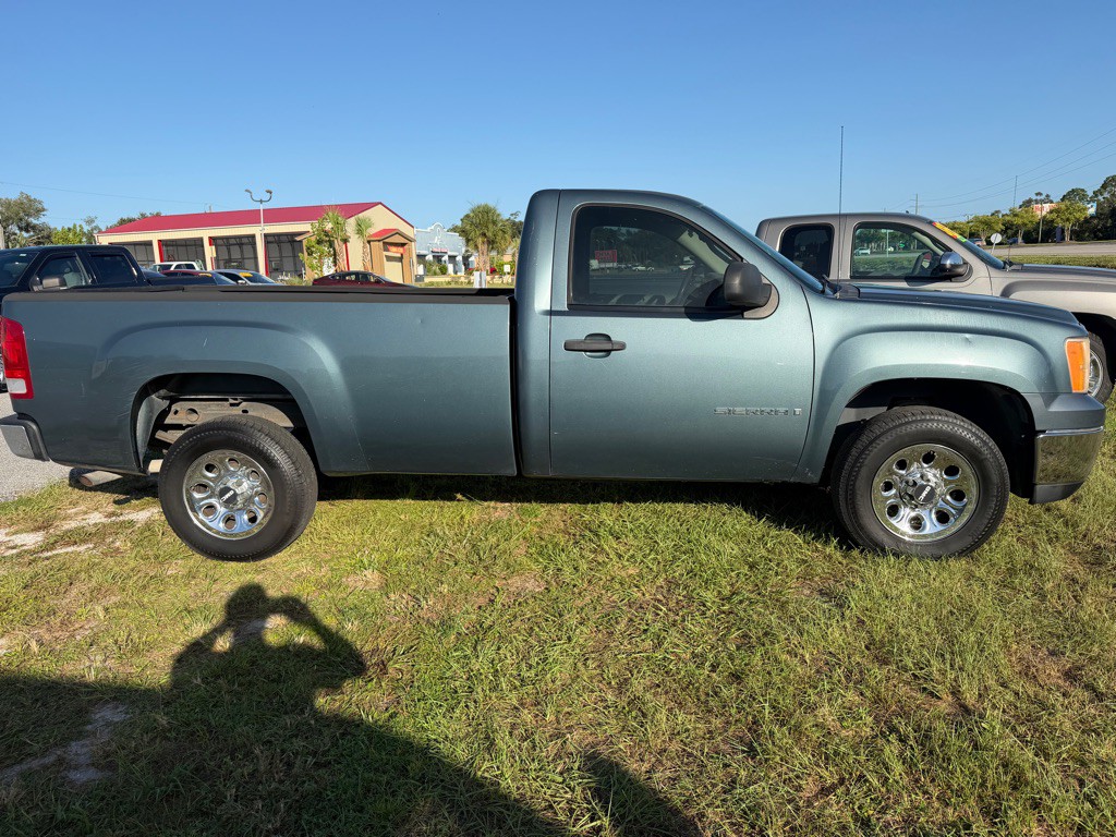 2008 GMC Sierra Image 2