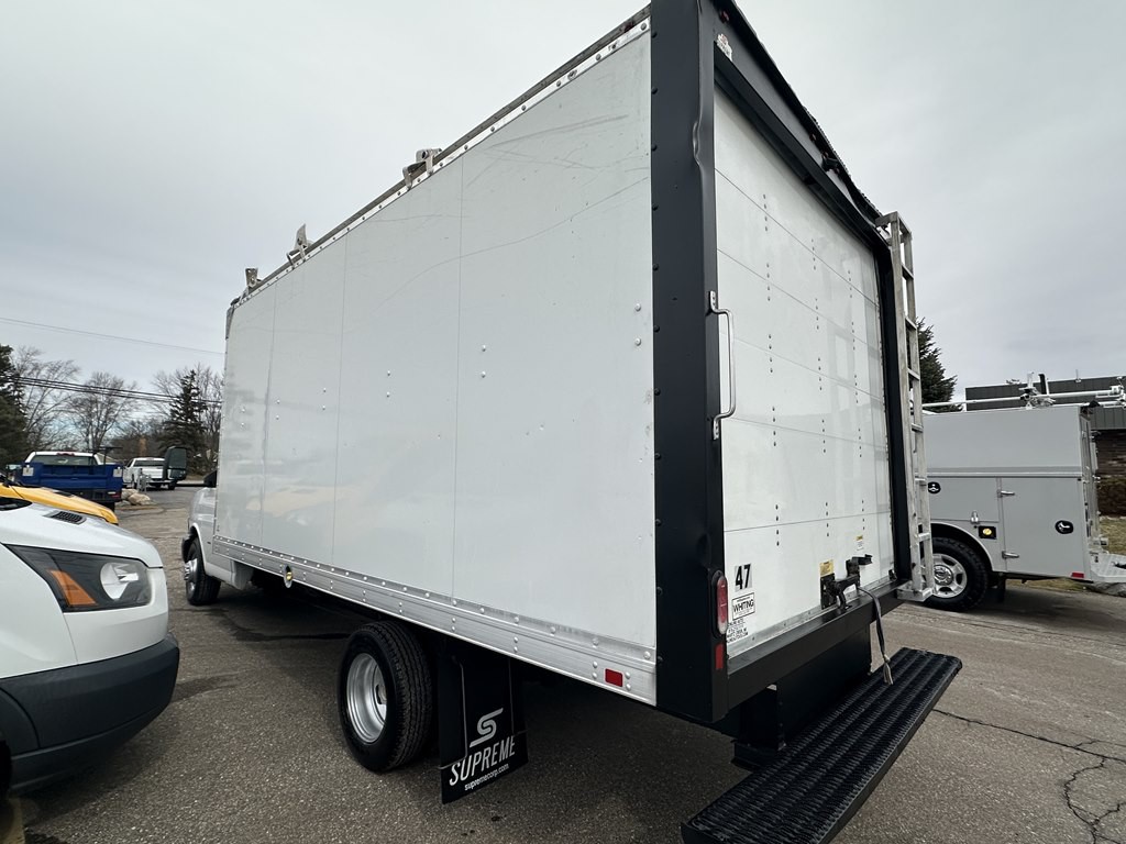 2018 Chevrolet Express Image 4