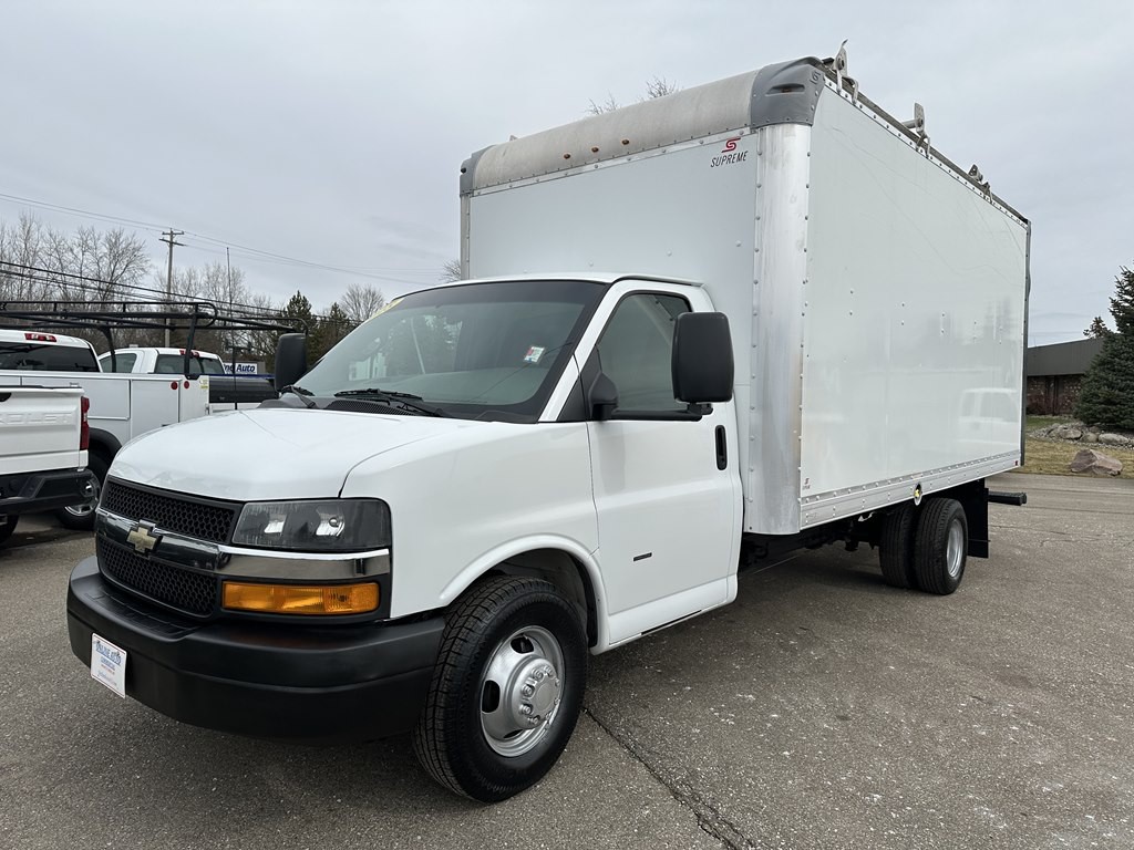 2018 Chevrolet Express Image 6