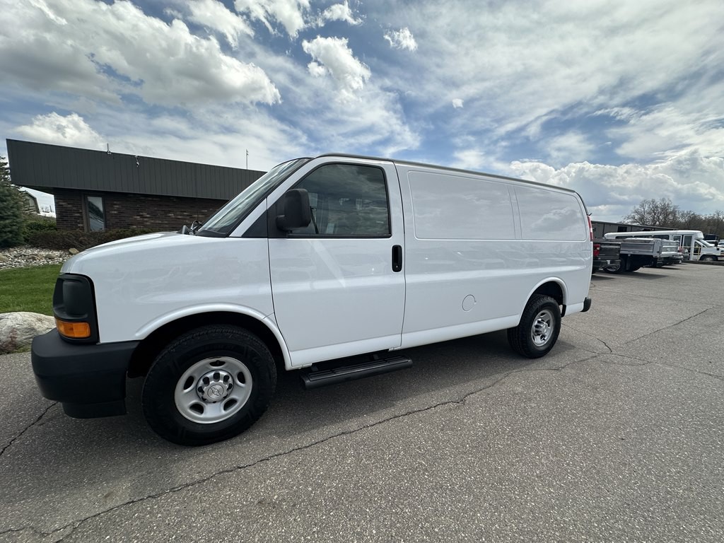 2017 Chevrolet Express Image 1