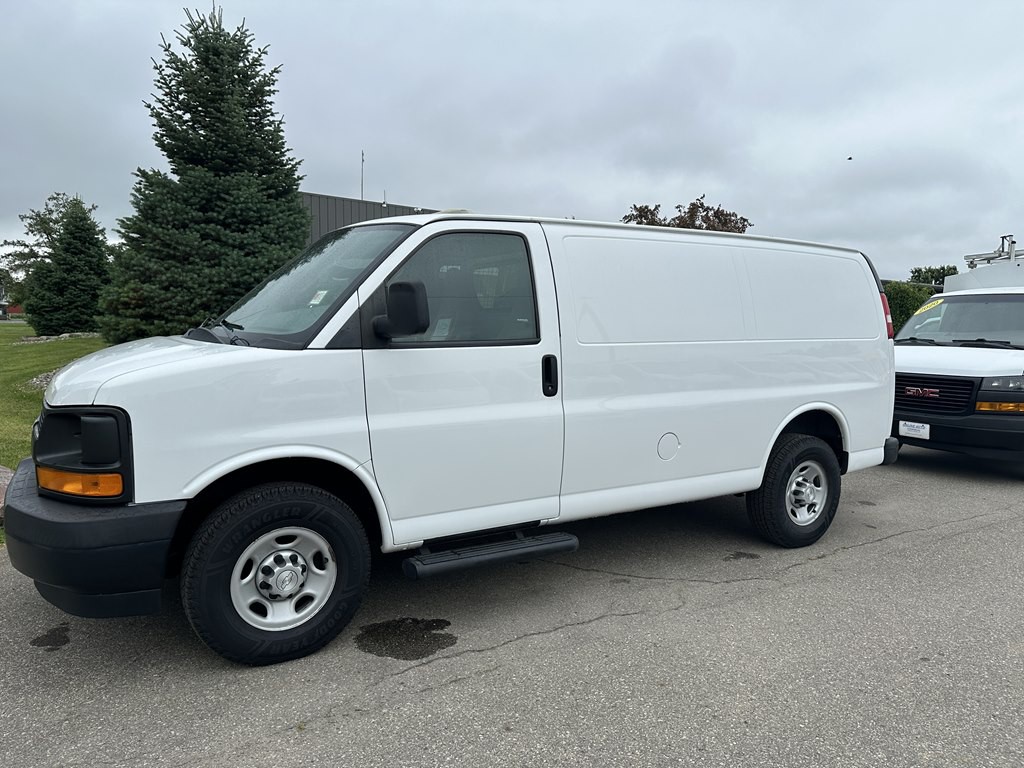 2017 Chevrolet Express Image 2