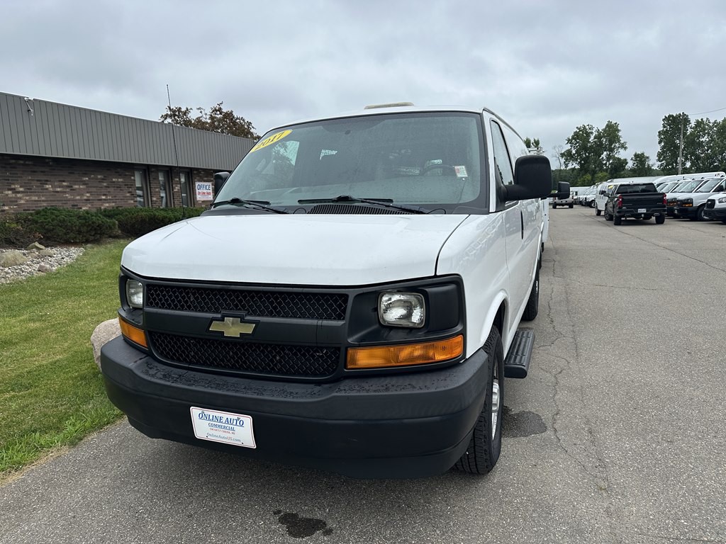 2017 Chevrolet Express Image 3