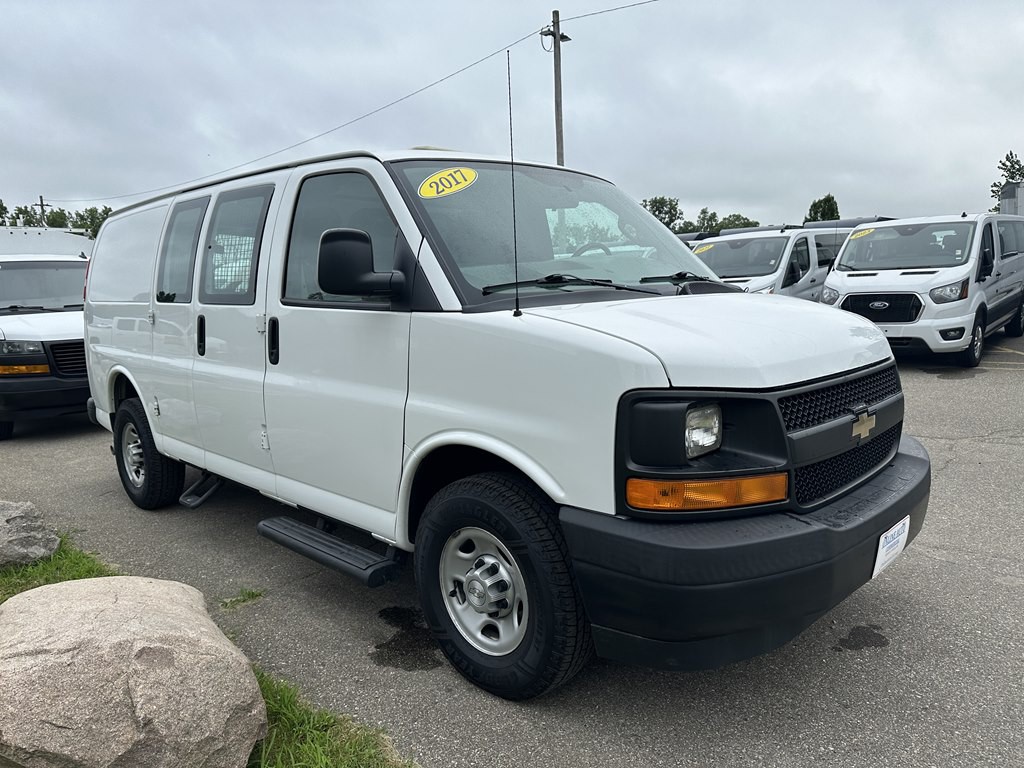 2017 Chevrolet Express Image 4