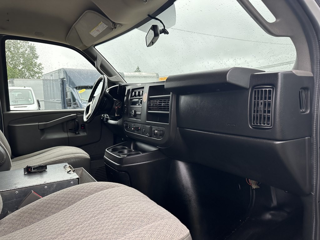 2017 Chevrolet Express Image 5