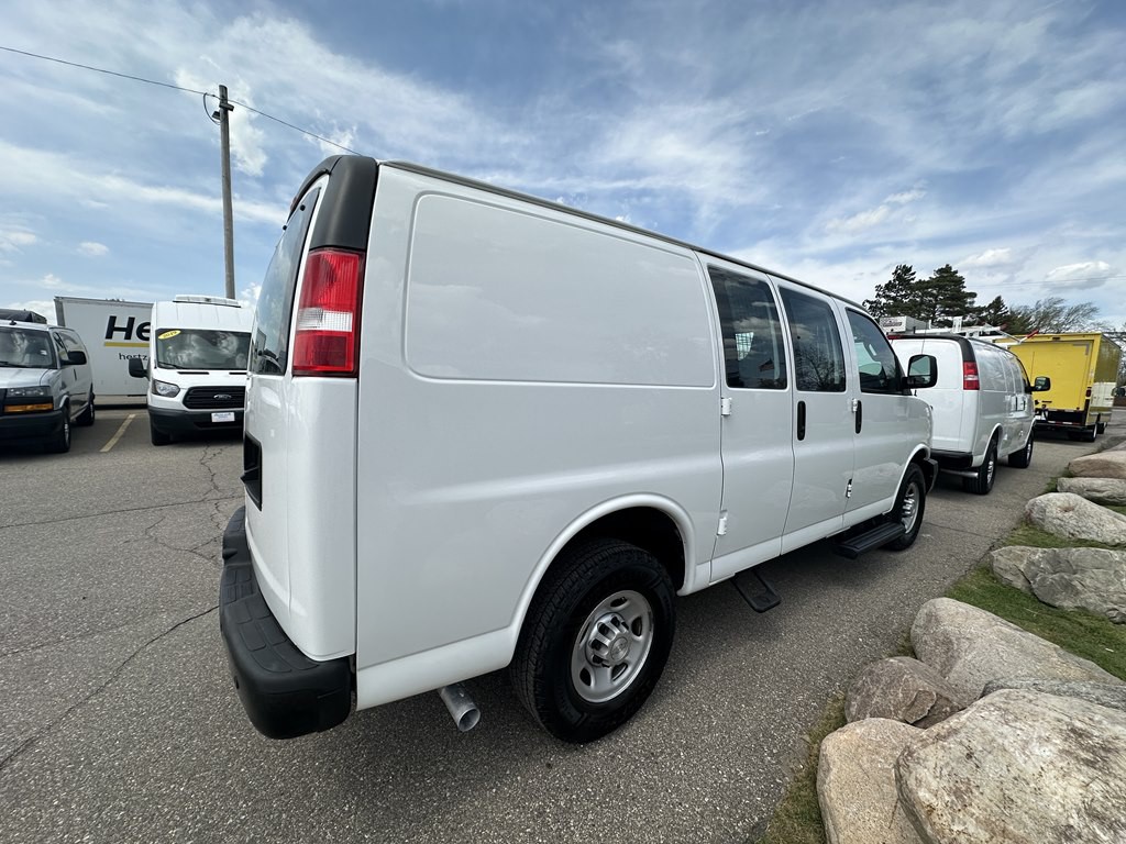 2017 Chevrolet Express Image 7