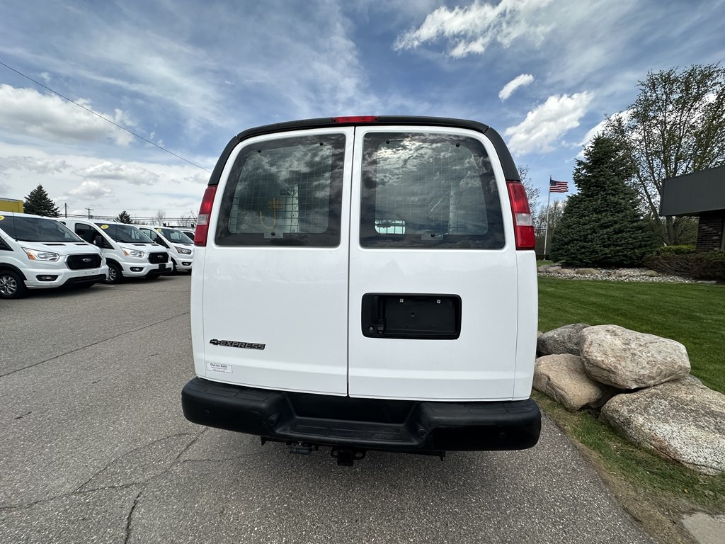2017 Chevrolet Express Image 8