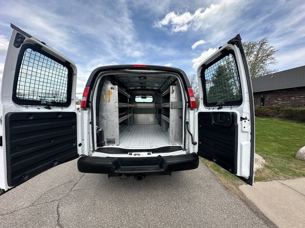 2017 Chevrolet Express Image 10