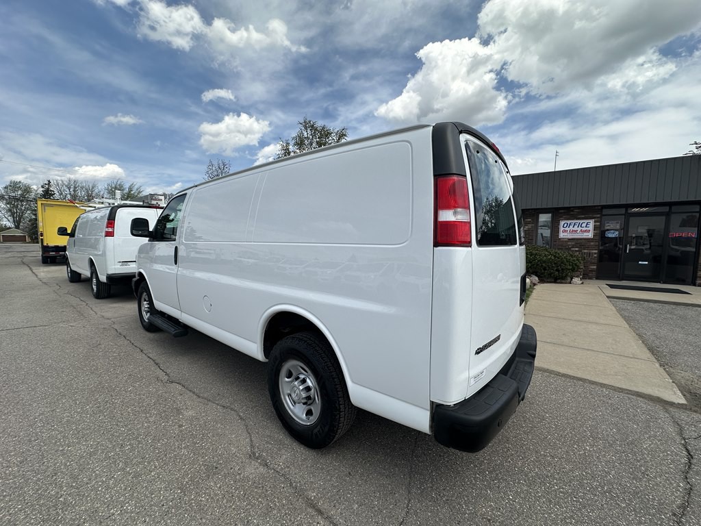 2017 Chevrolet Express Image 11