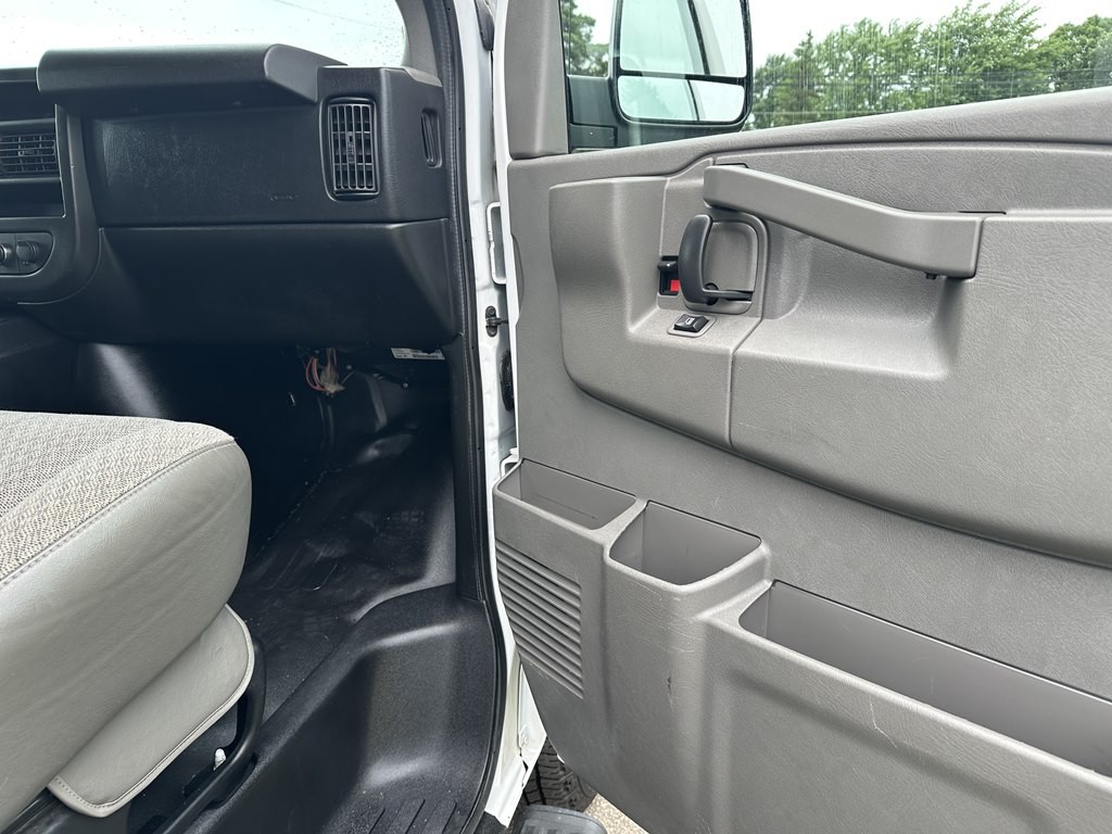 2017 Chevrolet Express Image 14