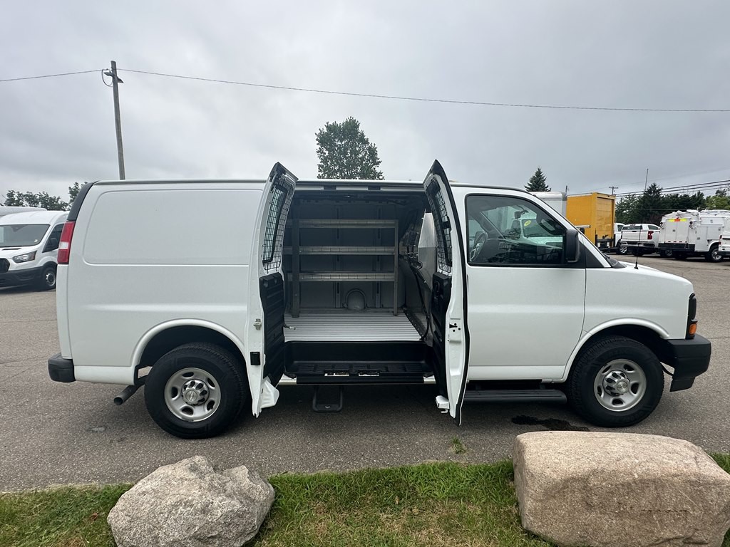 2017 Chevrolet Express Image 16