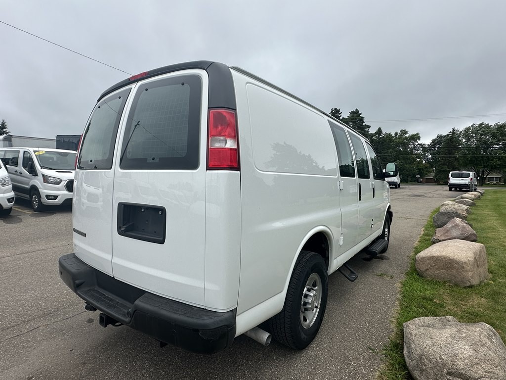 2017 Chevrolet Express Image 17
