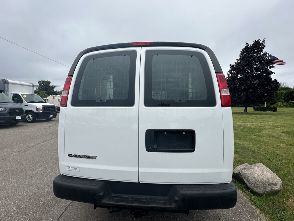 2017 Chevrolet Express Image 18