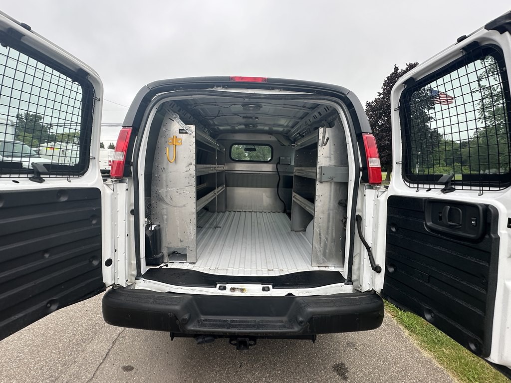2017 Chevrolet Express Image 21