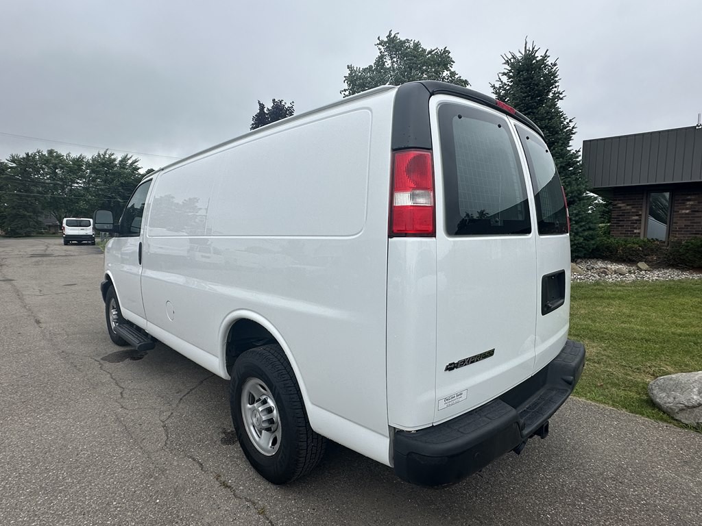 2017 Chevrolet Express Image 22