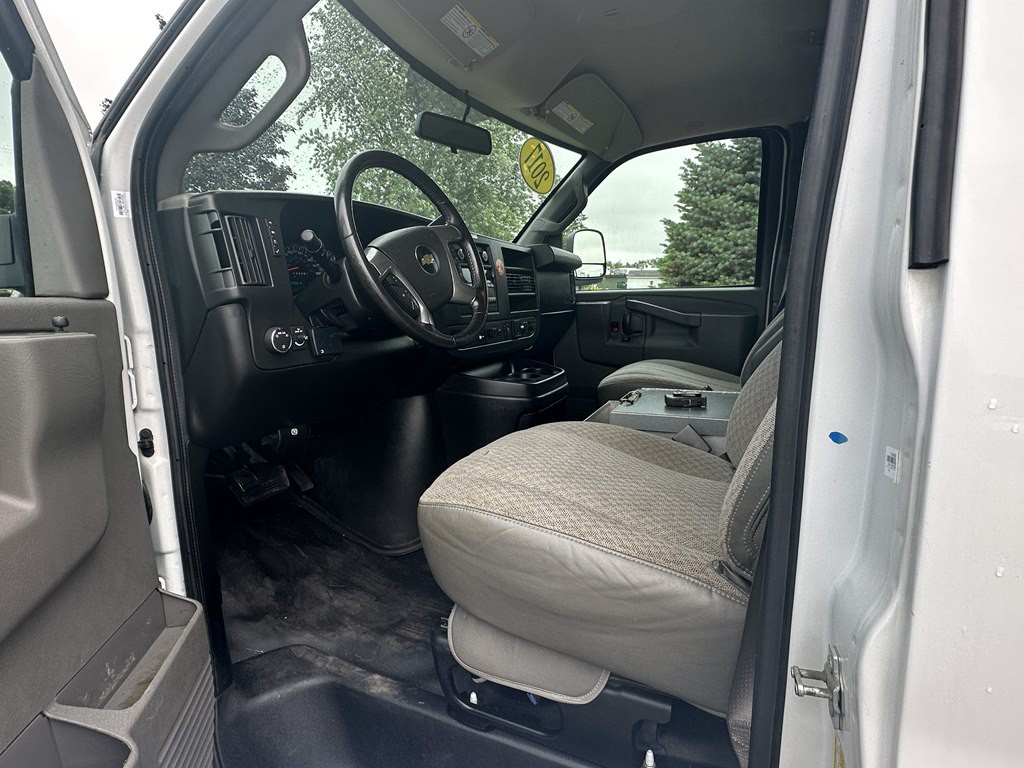 2017 Chevrolet Express Image 23