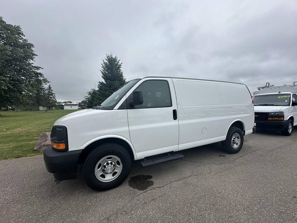 2017 Chevrolet Express Image 25