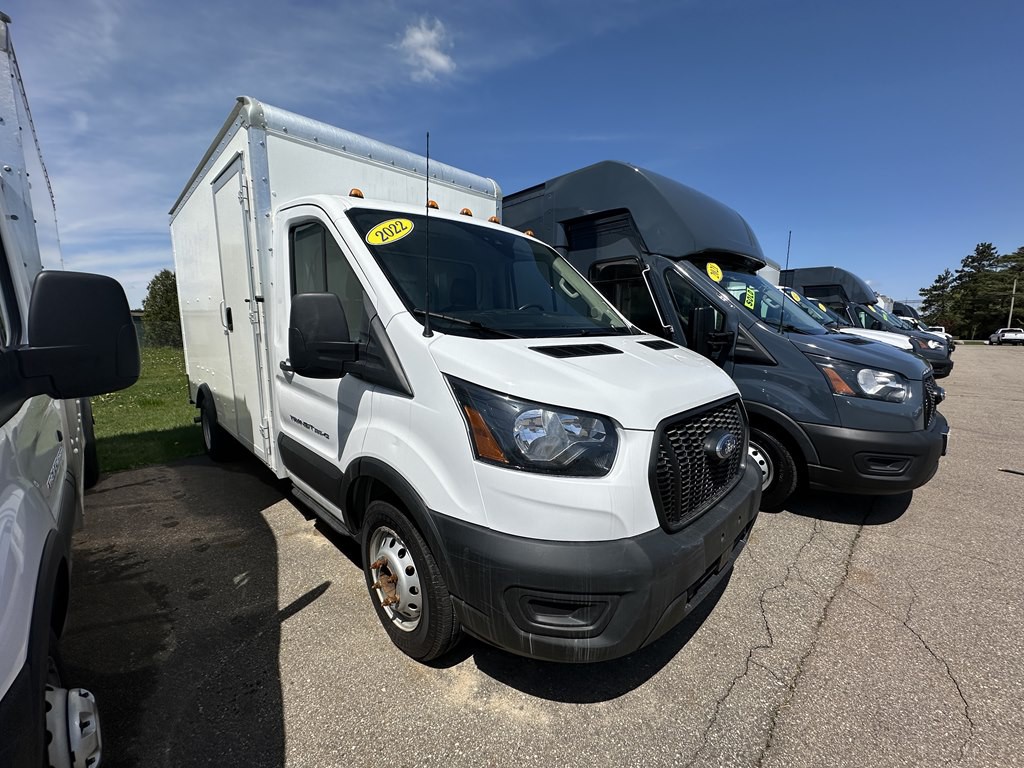 2022 Ford 12' Box Truck Image 20
