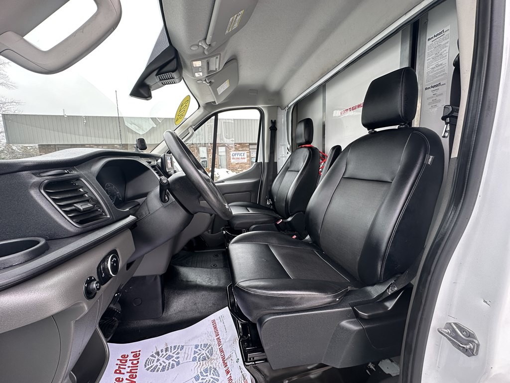 2022 Ford 12' Box Truck Image 14