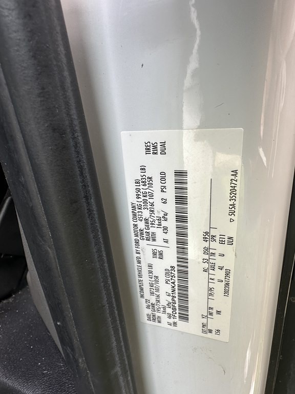 2022 Ford 12' Box Truck Image 20