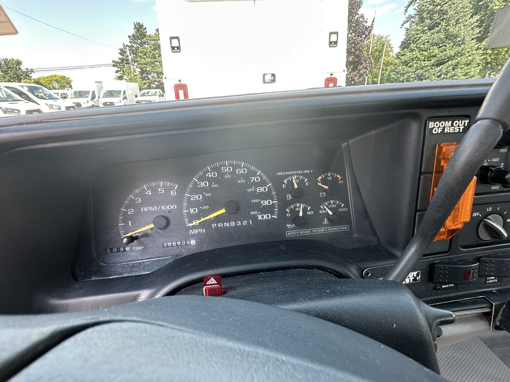 2001 GMC Sierra Image 9
