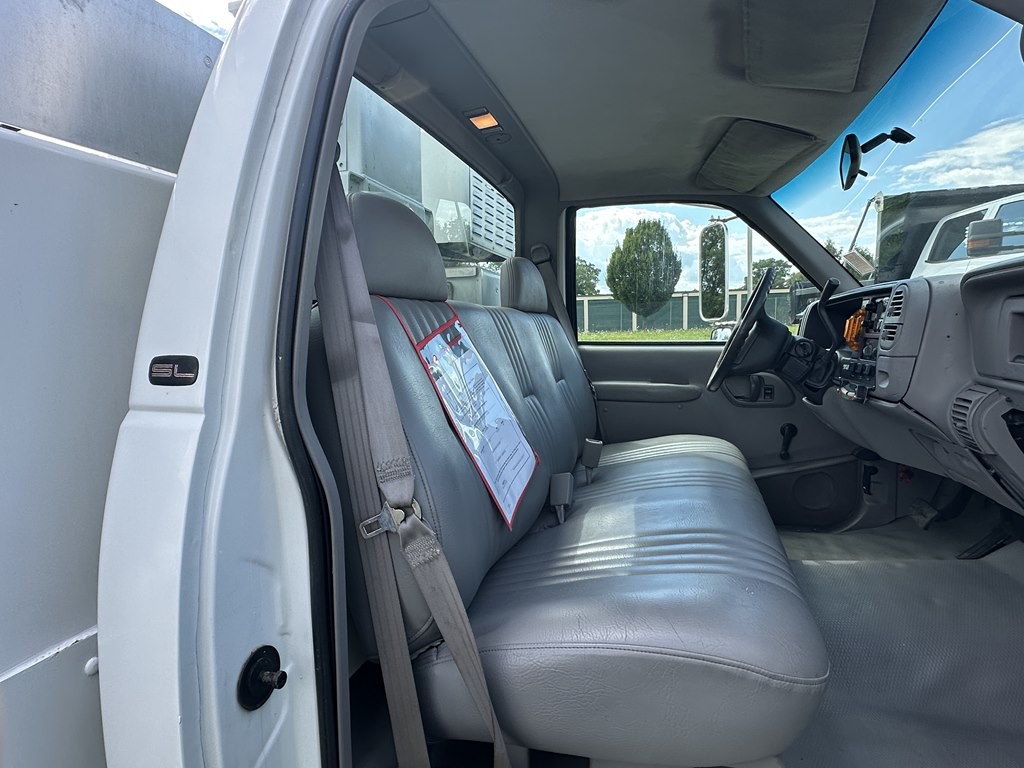 2001 GMC Sierra Image 27