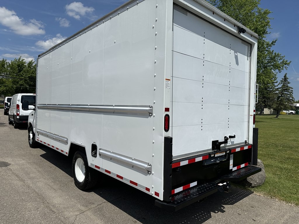 2021 Ford Econoline Image 4