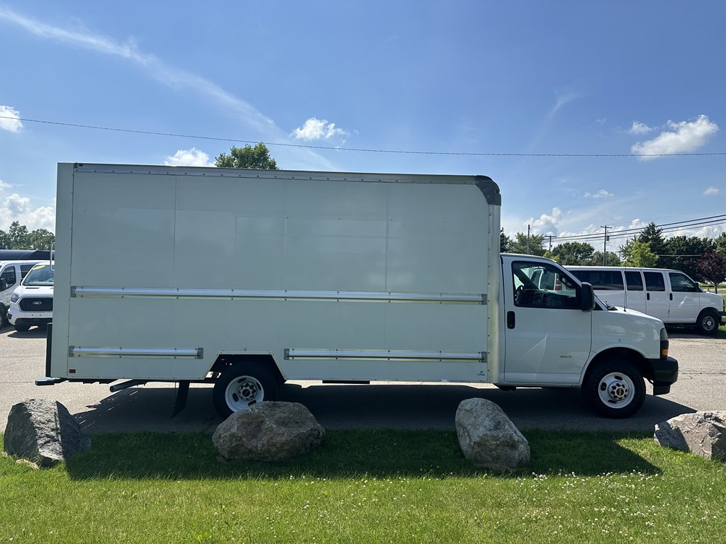 2020 GMC Savana Image 3