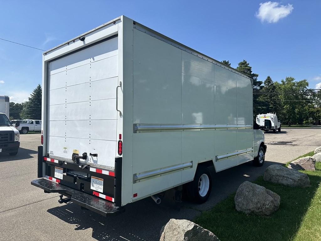 2020 GMC Savana Image 4