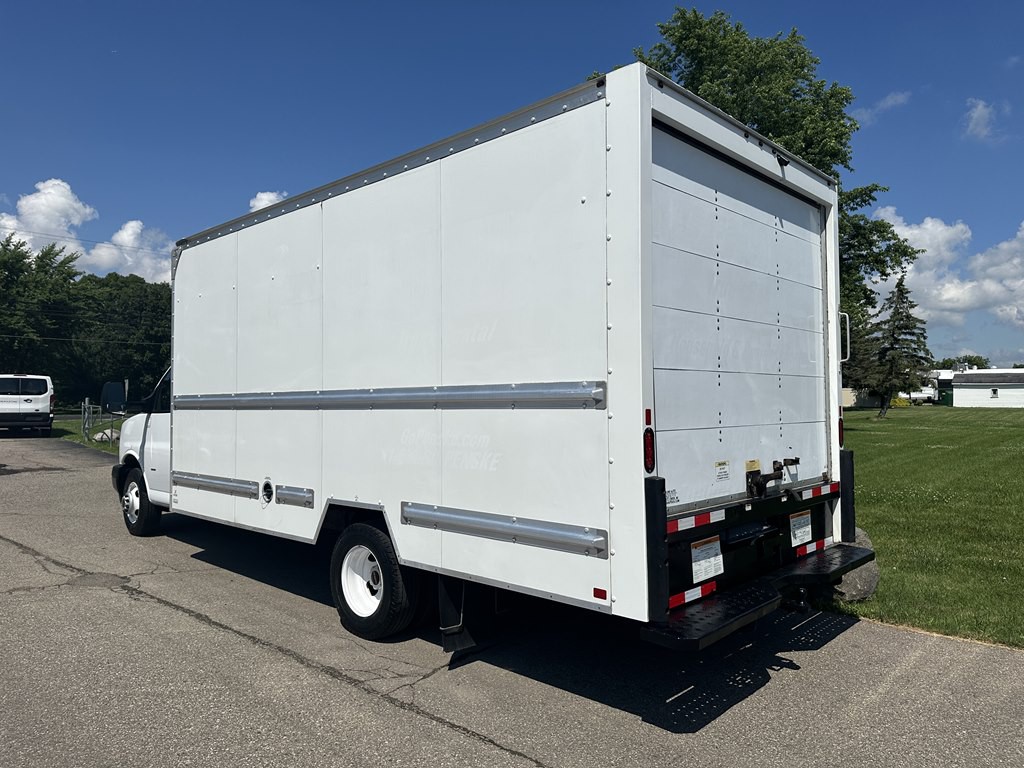 2020 GMC Savana Image 6