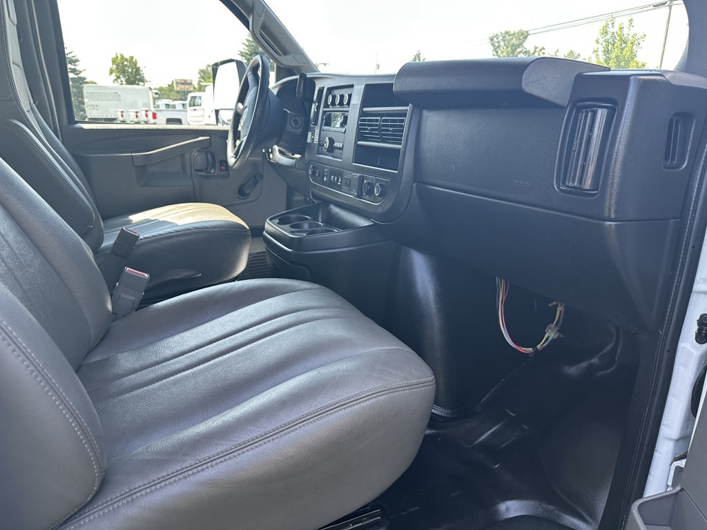 2020 GMC Savana Image 10