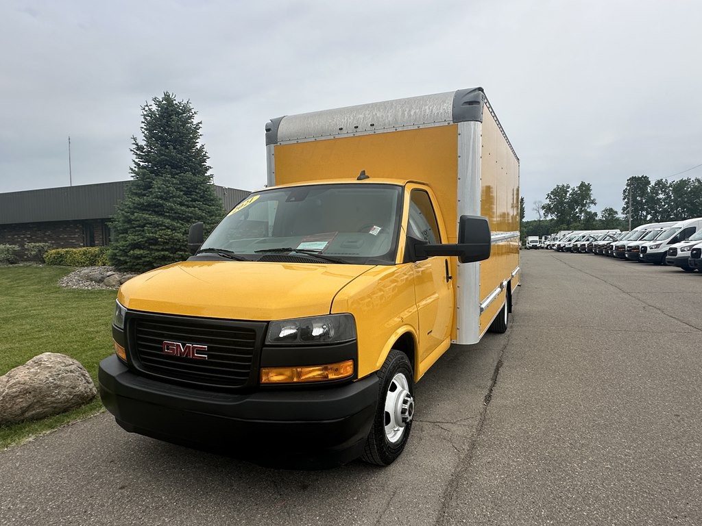 2021 GMC Savana Image 2