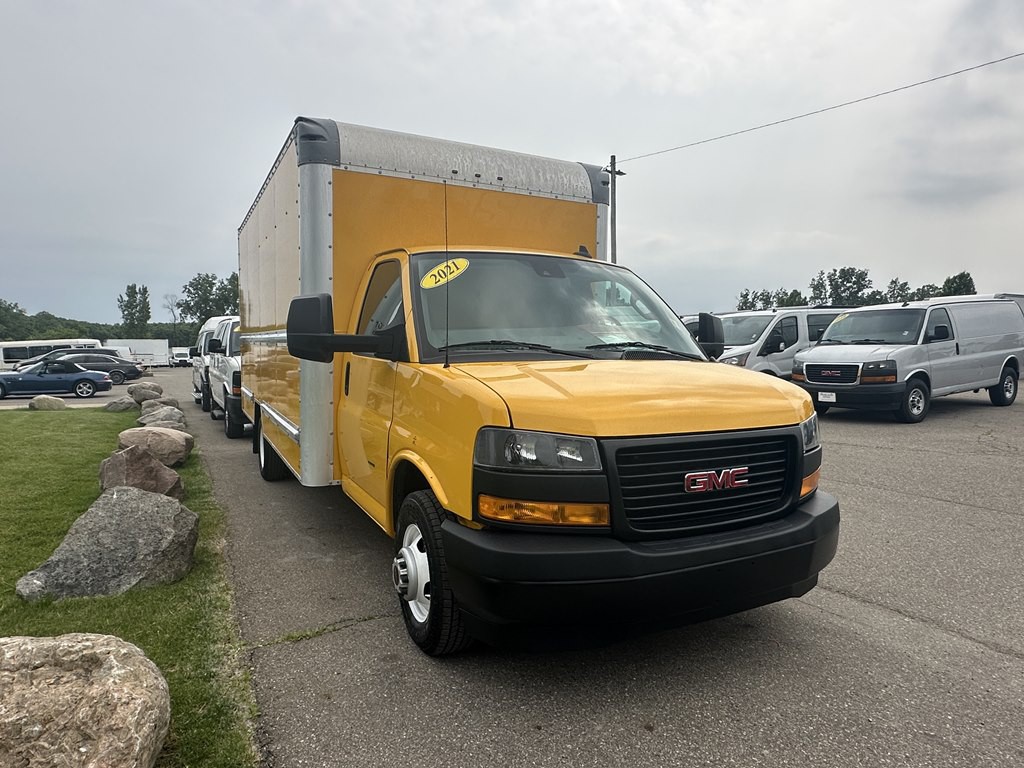2021 GMC Savana Image 3