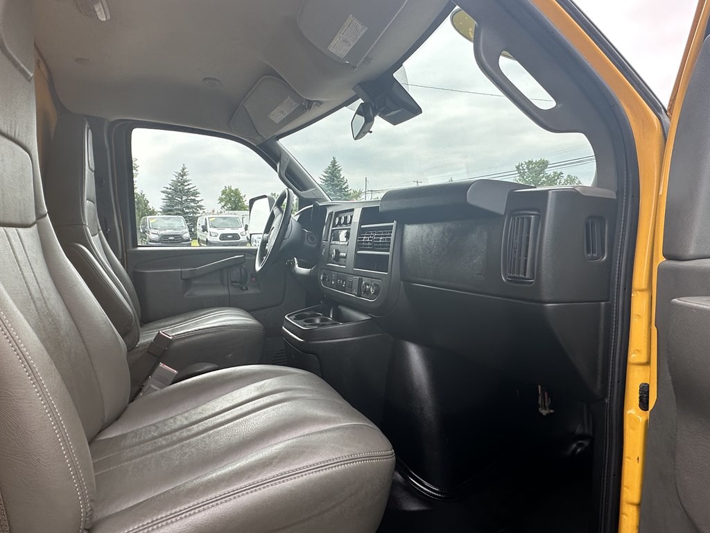 2021 GMC Savana Image 4