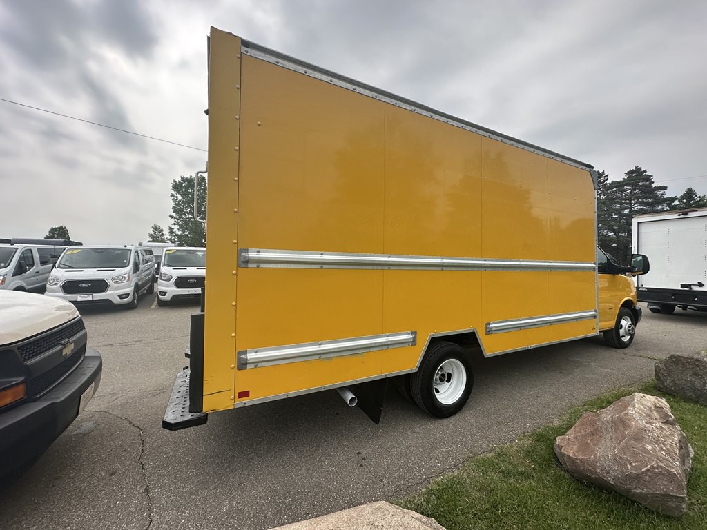 2021 GMC Savana Image 6