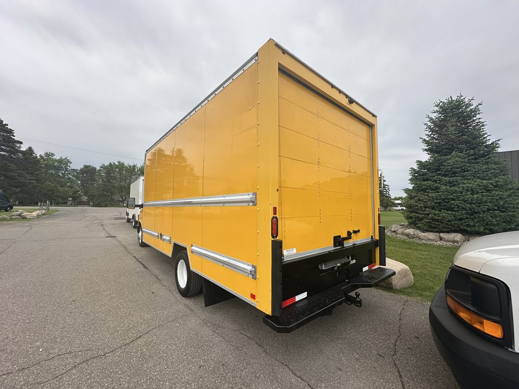 2021 GMC Savana Image 9