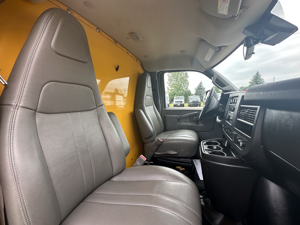 2021 GMC Savana Image 10