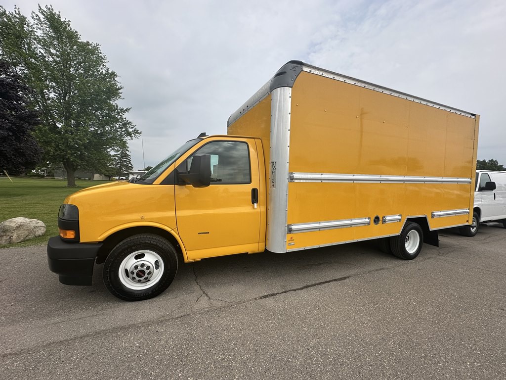 2021 GMC Savana Image 12
