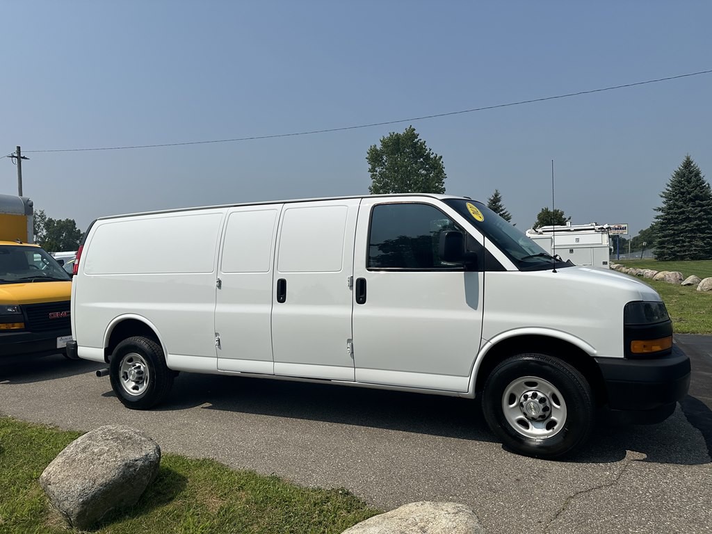 2021 Chevrolet Express Image 5