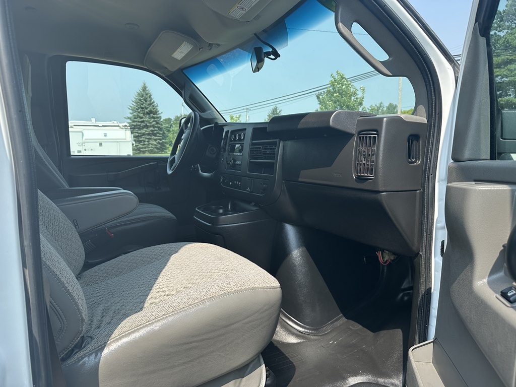 2021 Chevrolet Express Image 6