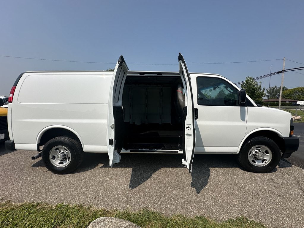 2021 Chevrolet Express Image 7