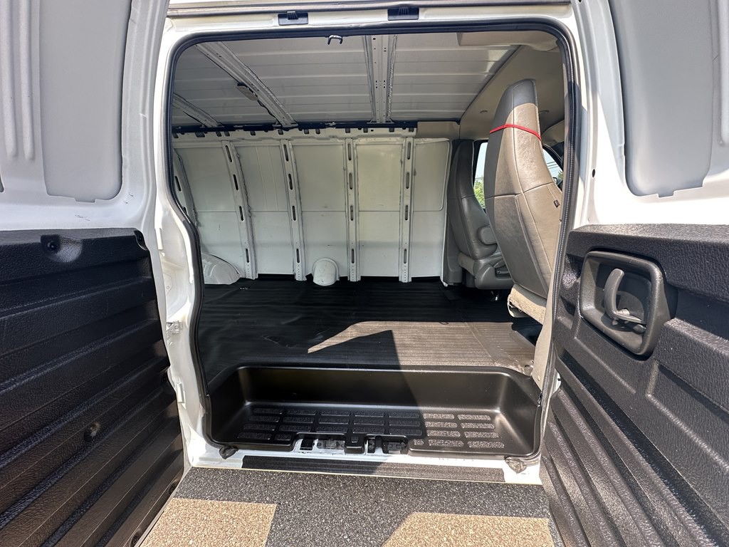 2021 Chevrolet Express Image 8